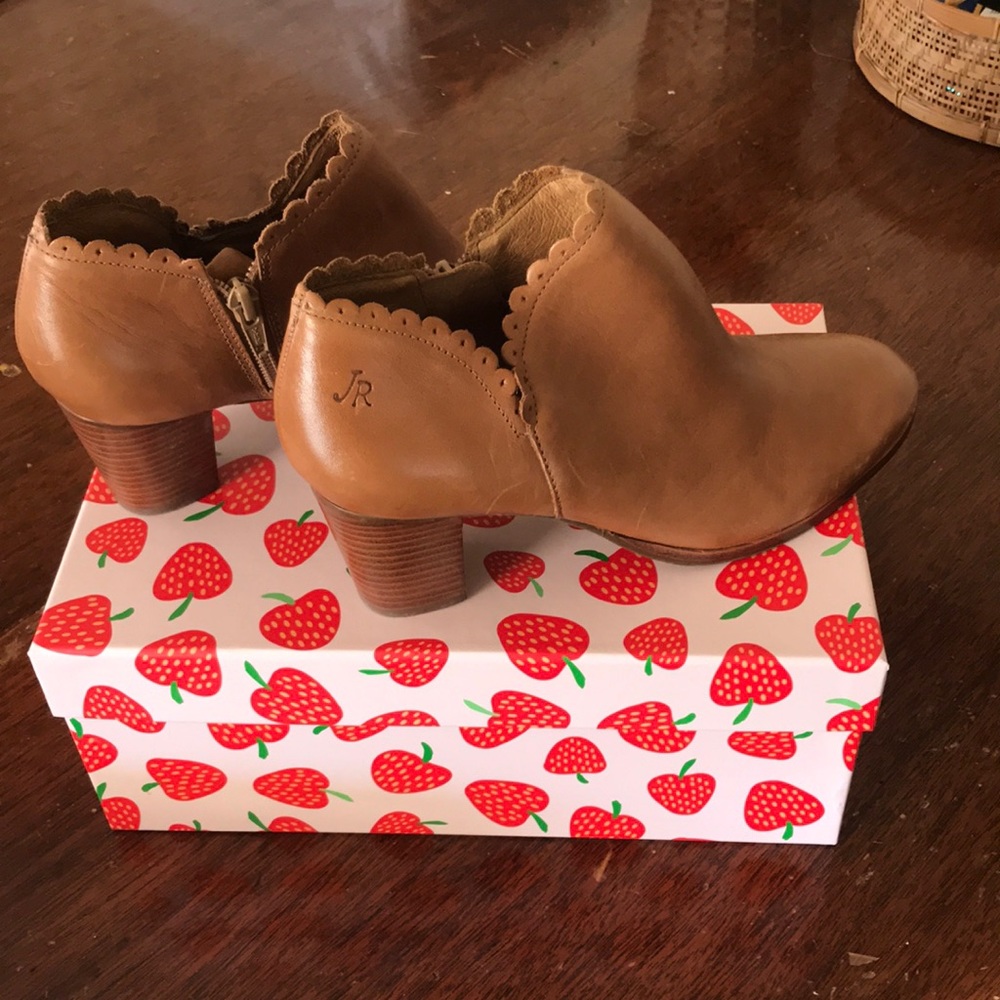 Jack Rogers scalloped booties